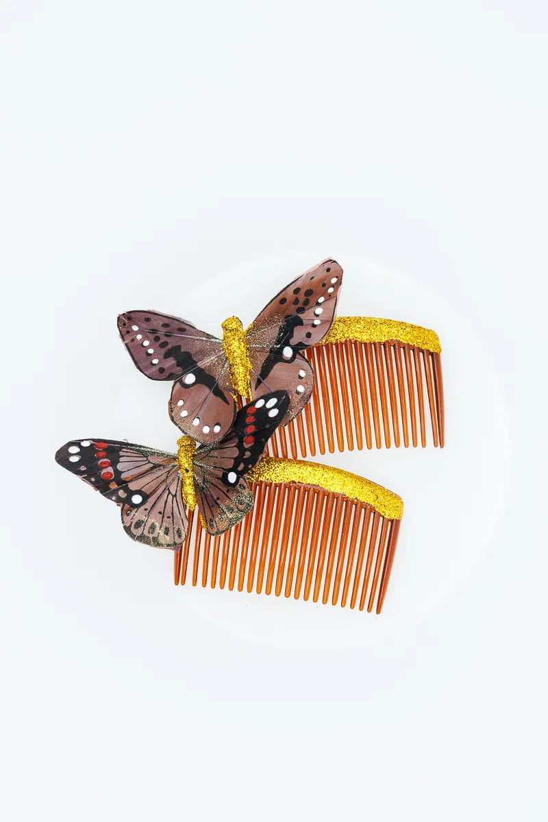 Ruthenias place hair combs